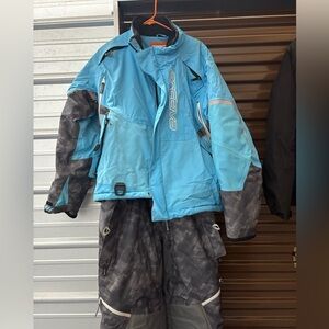 Arctiva cold weathered gear. Worn 3 times. Jacket is XL , Bibs size Lg.